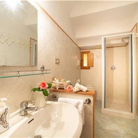 A selection of 2-3 bedroom apartments with shared pool near Florence, Sleeps 4-6